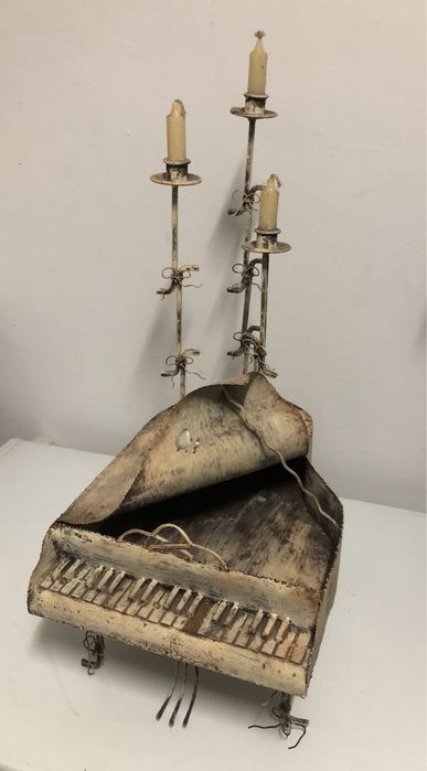Castiçal em chapa de metal