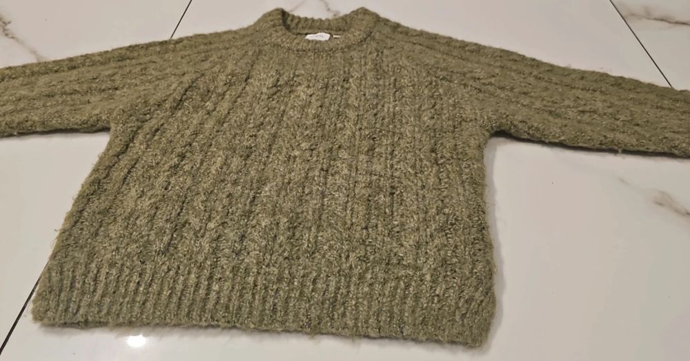 Zara sweterek zielony khaki oliwkowy 104 rozporki