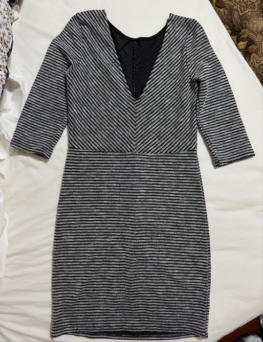 Плаття в полоску, сіре, рукав три четверті