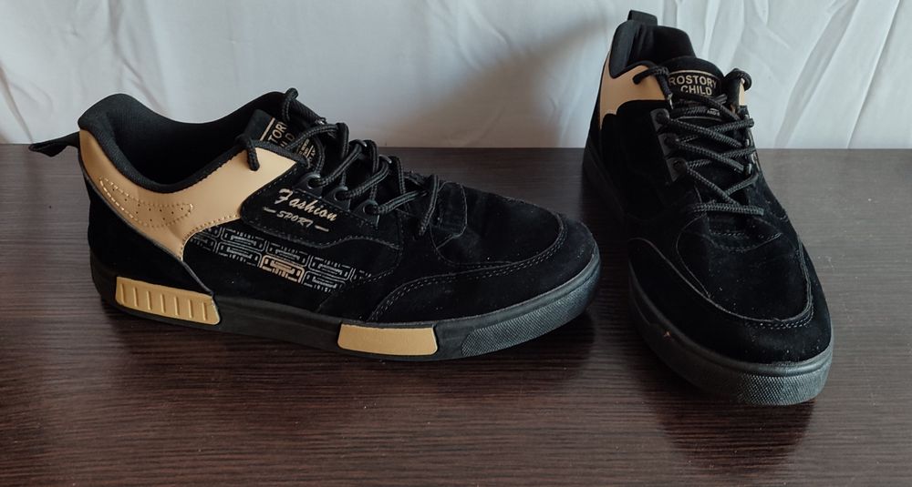 Кросівки в дуже хорошому стані