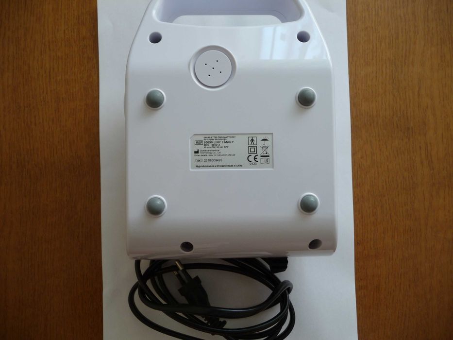 Пневматичний інгалятор, призначений для домашнього використання.