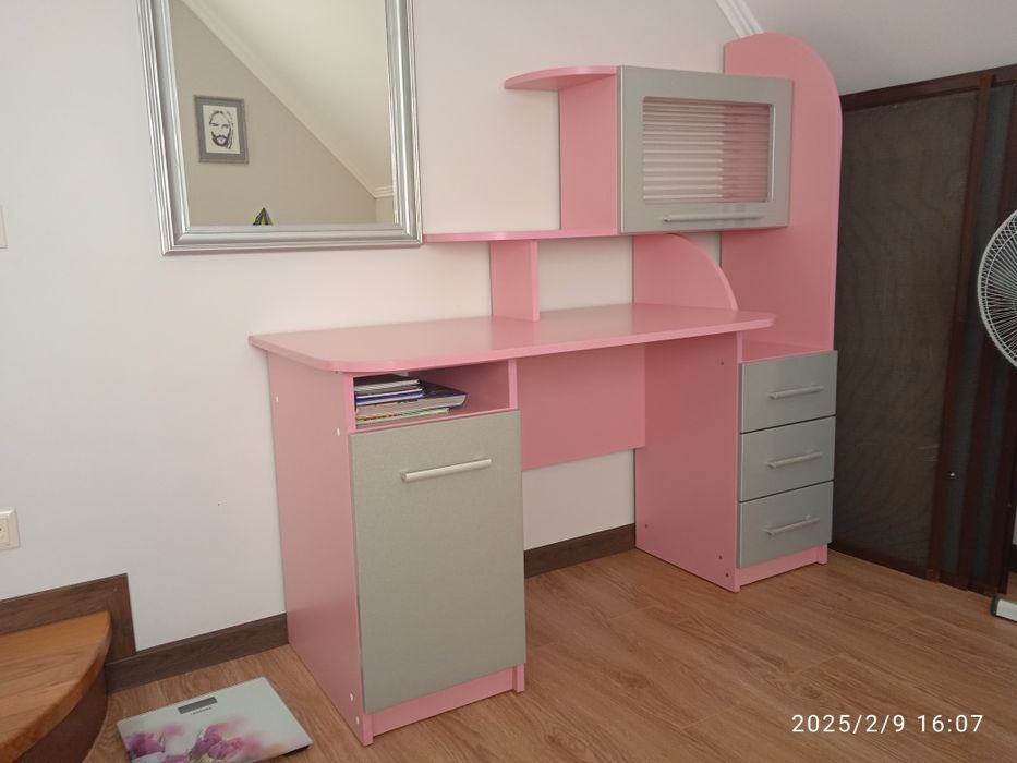 Стіл письмовий,комп'ютерний