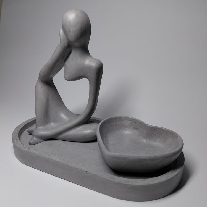 Декоративна гіпсова скульптура з кашпо “Думка”