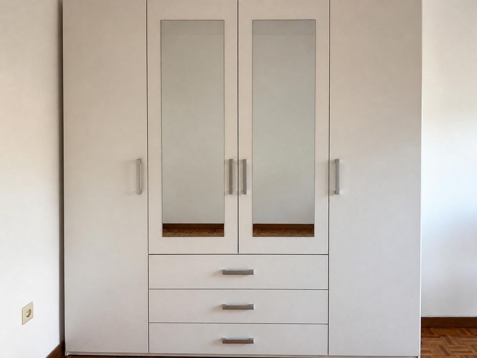 Roupeiro branco como novo