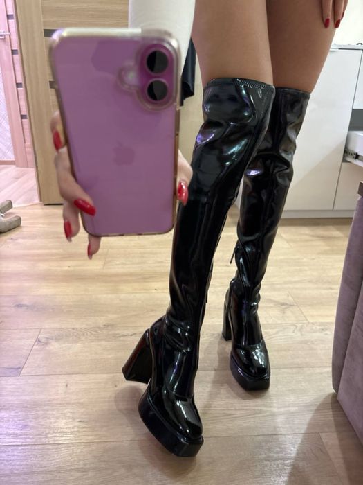 Продам  шикарные сапоги- ботфорты из натуральной лаковой кожи