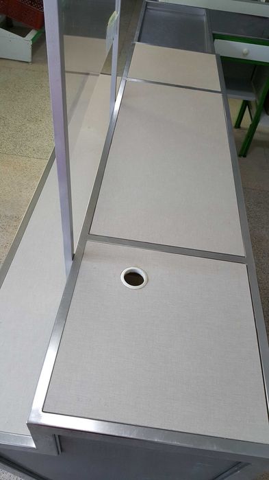 Balcão de atendimento em inox