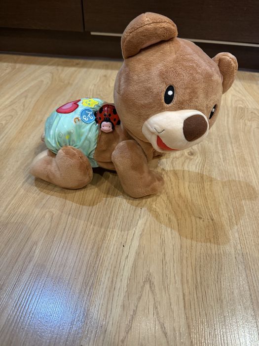 Raczkuajcy miś dla niemowlaka