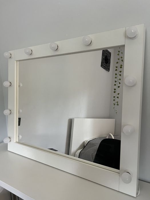 Дзеркало з лампочками