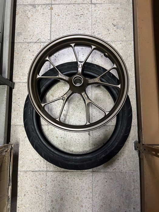 Jantes Honda CB300R (Pyrite Metallic) + Pneus Dunlop Sportmax Usado