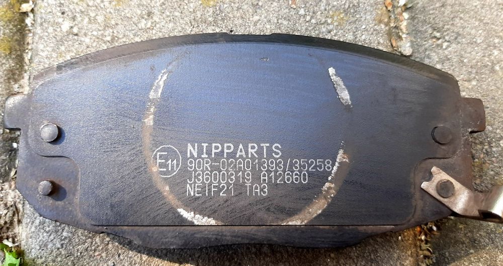 Тормозні колодки (передні) NIPPARTS J3600319