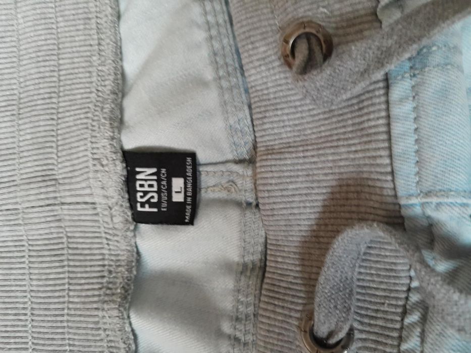 Spodenki męskie jeansowe.