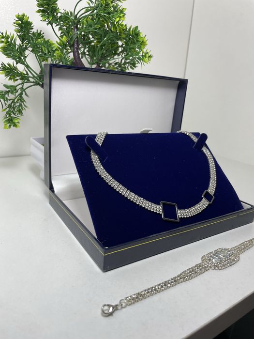 Продам чокер на шию та браслет в стразах