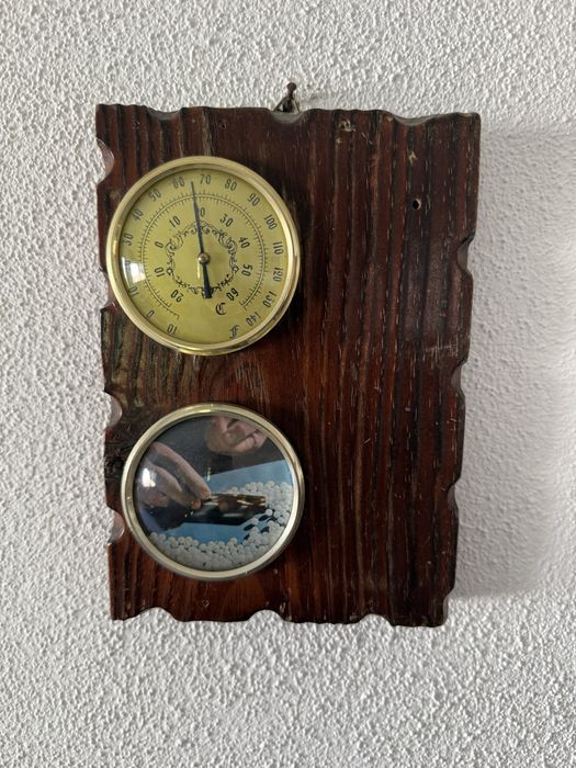 Termómetro e Higrómetro Vintage de Parede em Placa de Madeira Rústica
