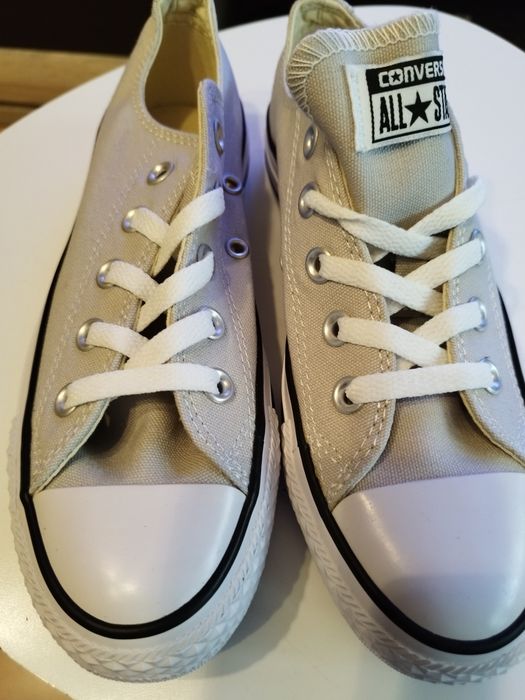 Tenisówki firmy Converse .