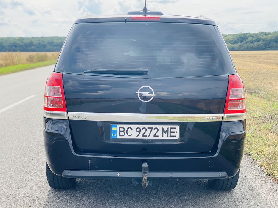 Авто. Машина. Опель Зафіра. Opel Zafira В
