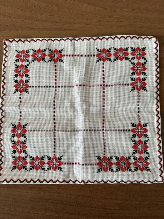 Серветки вишиті хрестиком, ручна робота