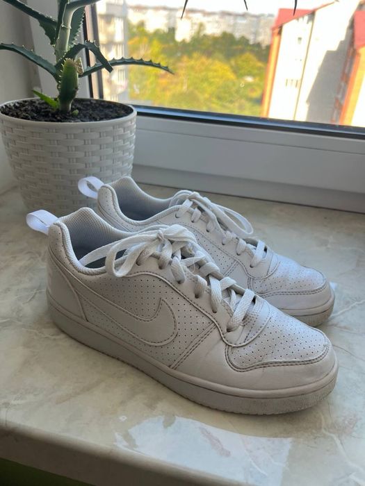 Кросівки nike жіночі 37,5 р оригінал