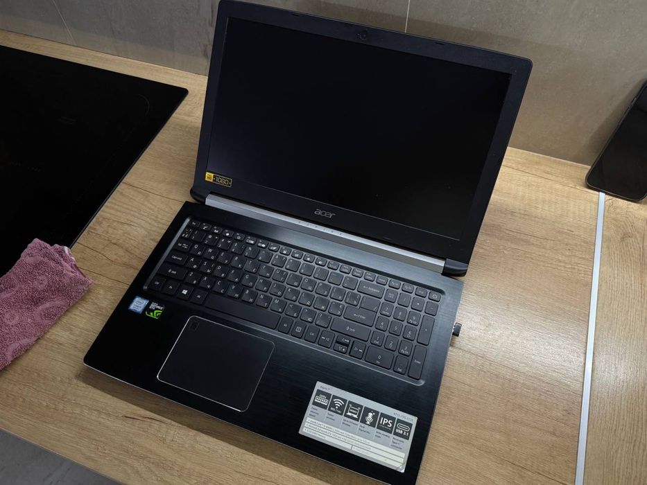 Продам ноутбук Acer Aspire 7 (A715-72G-513X) з SSD