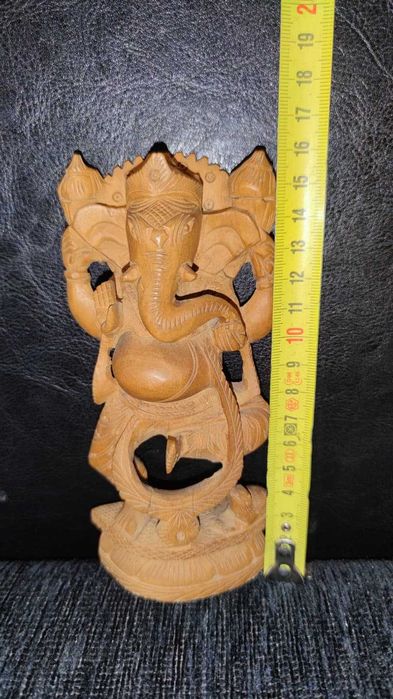 Estátua hindu Lord Ganesh em Sândalo