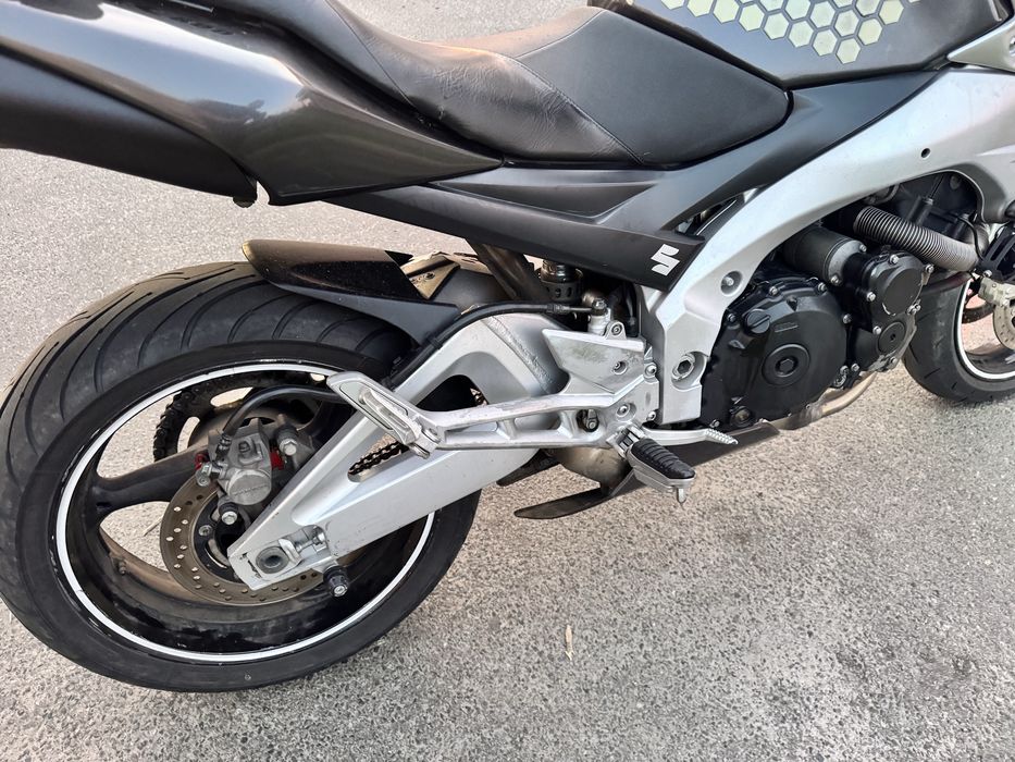 Suzuki gsr 600 2006 рік