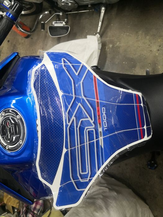 наклейка на бак Suzuki gsx s1000