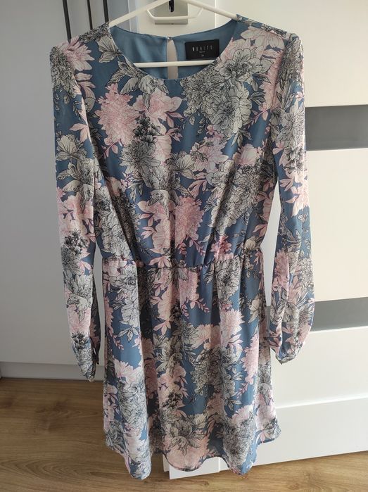Sukienka w kwiaty