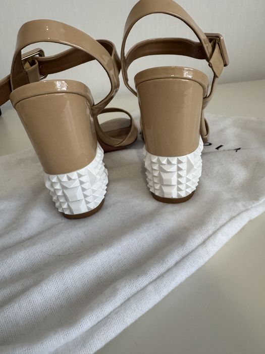 Нові босоніжки 39 розмір