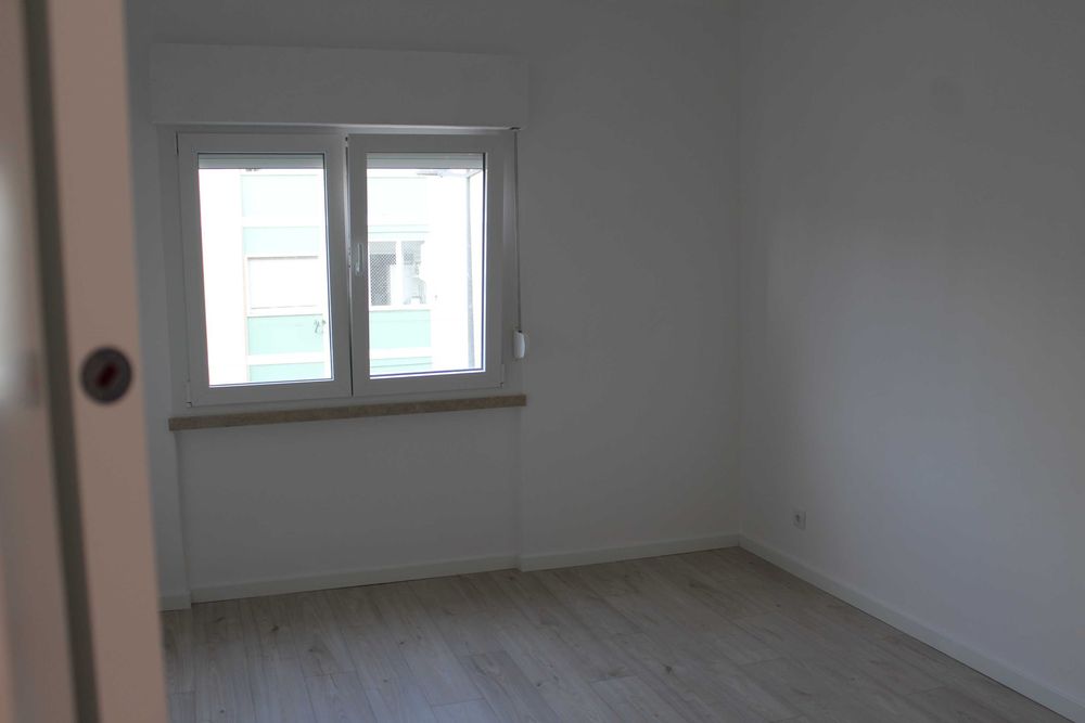 Apartamento T2 Muito Central Sacavém
