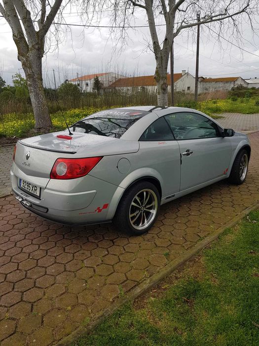 Renault megane 2004, com131.000kms,sensores des estacionamento na traseira, ecran tactil, inspecao feita.