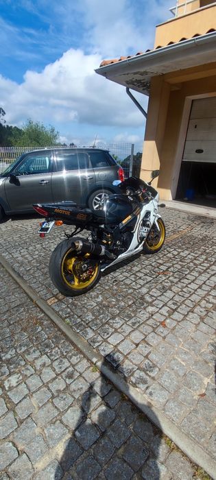 Suzuki GSXR 1000 k4