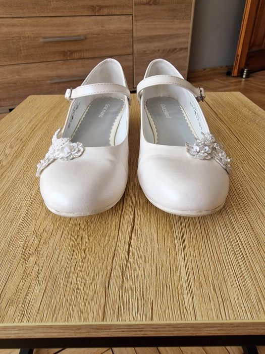 Baleriny  białe,  buty komunijne