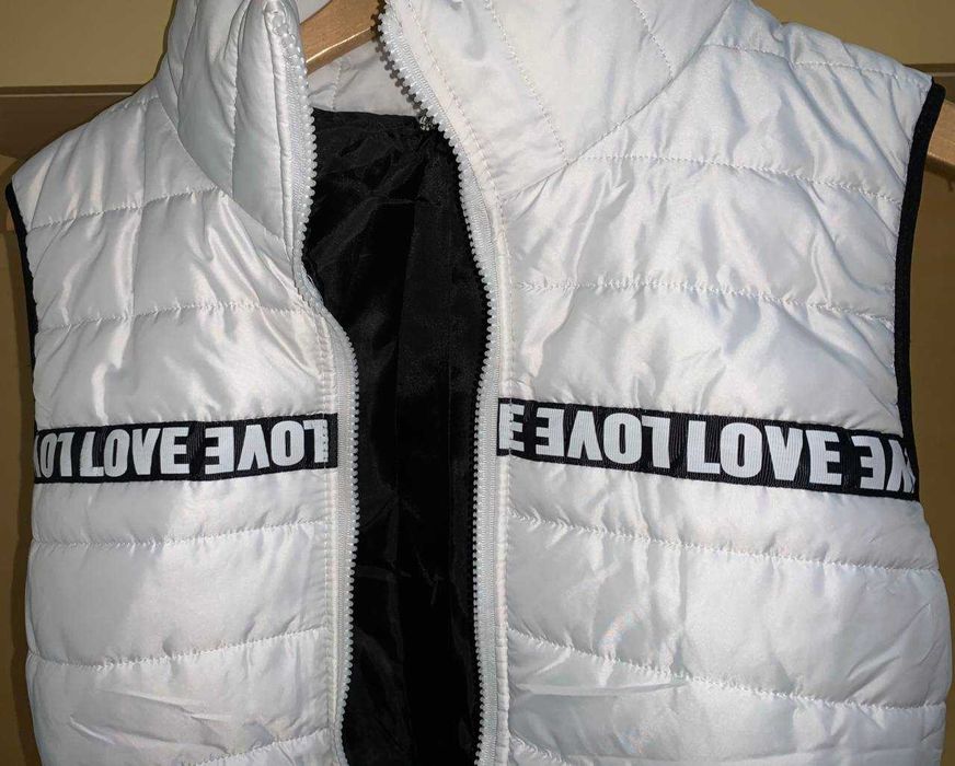 Біла жилетка з написом Love