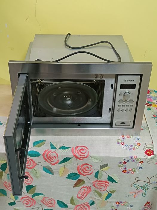 Привезена з Німеччини, вбудована мікрохвильова піч Bosch HMT84G651