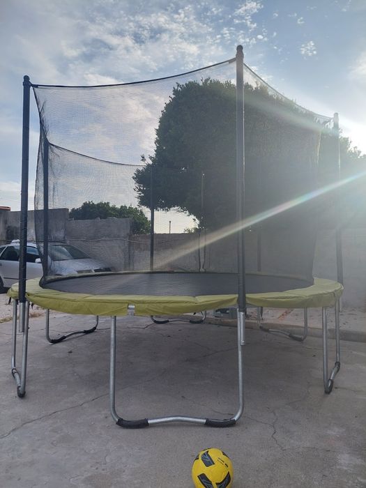 Aluguer trampolim gigante