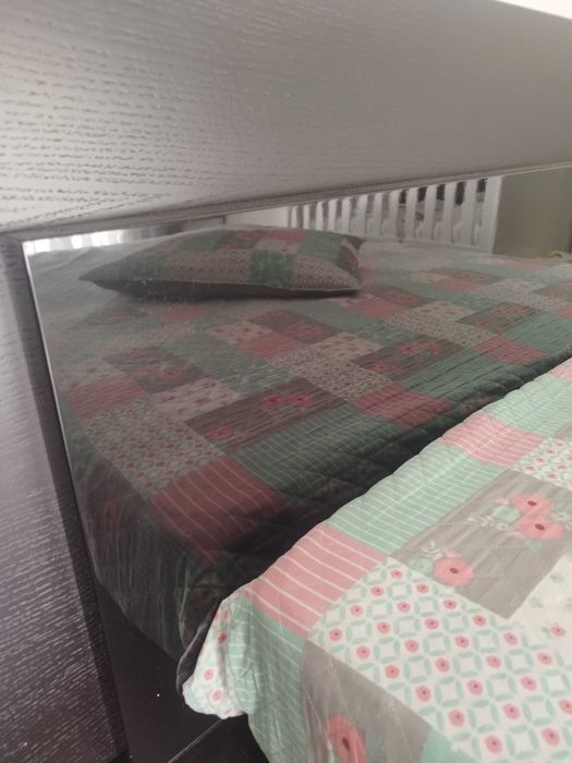 Cama de Casal + 2 Mesinhas de Cabeceira – Excelente Oportunidade!