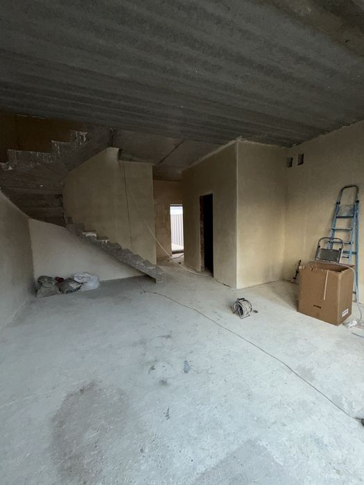 Таунхаус з газом в центрі міста, передній і задній двір
