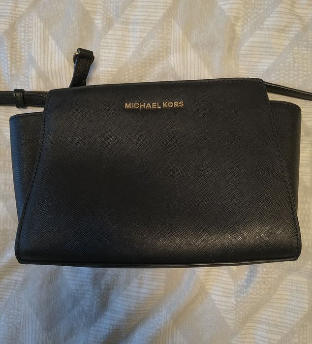 Базова шкіряна сумочка Michael Kors чорного кольору.