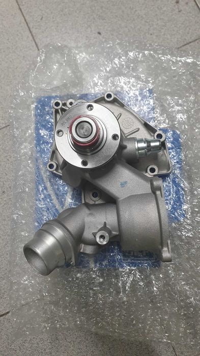 Bomba de agua bmw V8 4.4 SKF VKPC 88832