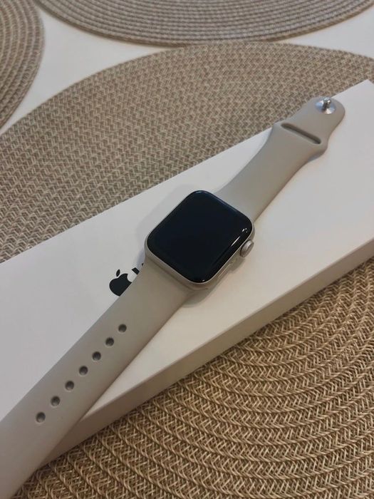 Apple Watch SE 2nd Gen 40 mm (вживаний в стані нового)