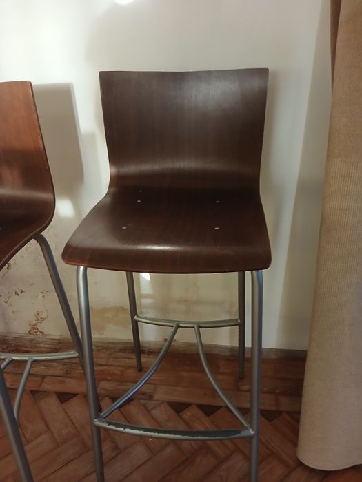 Cadeiras e mesa de café