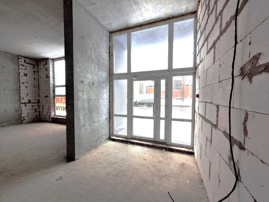 Продаж торгівельного приміщення 97,26 м² у ЖК Кристал