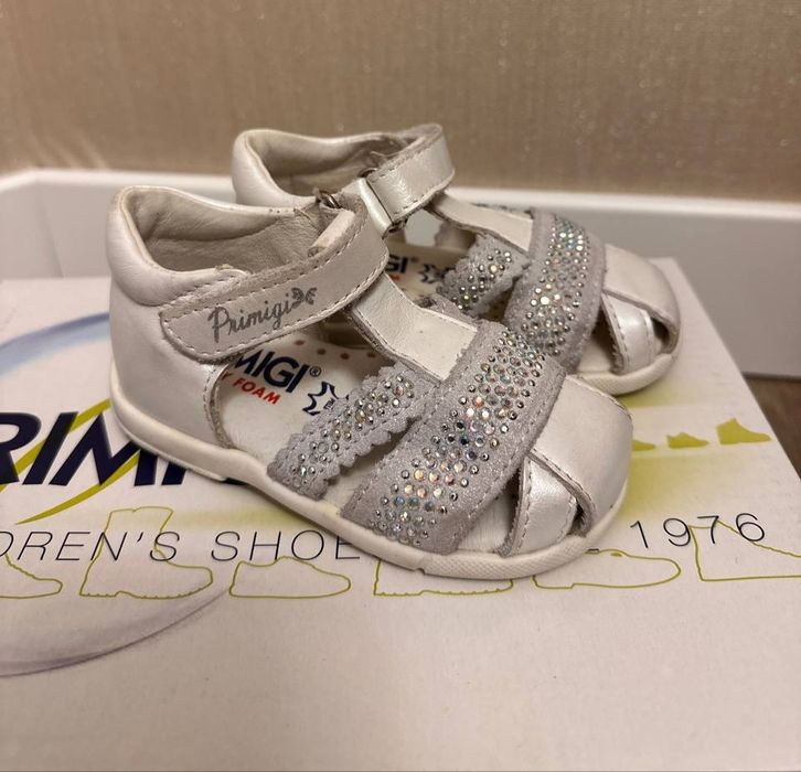 Босоножки Primigi кожаные со стразами 20 размер 13 см стелька