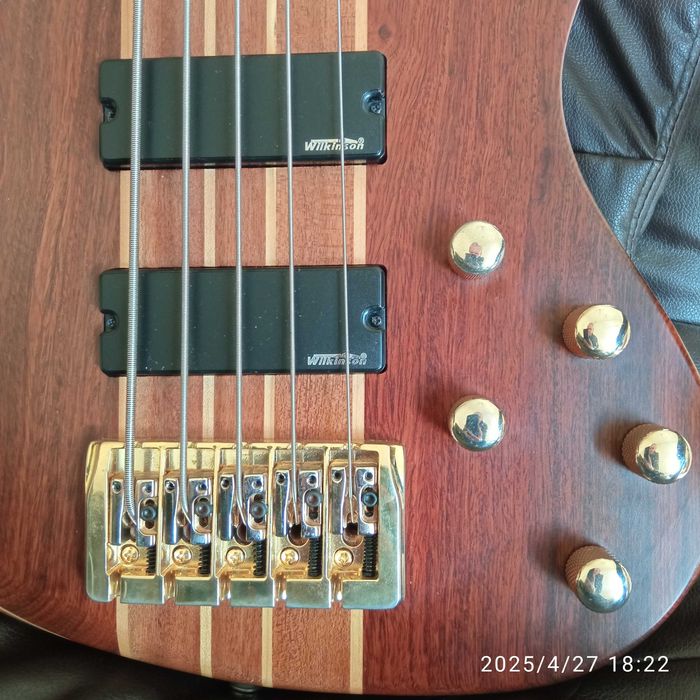 gitara basowa Vintage  aktywna  5 strun