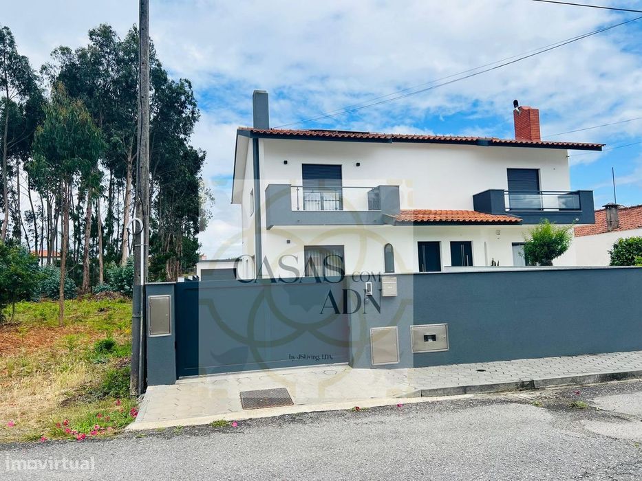 Moradia T3 situada no Paço - Esgueira