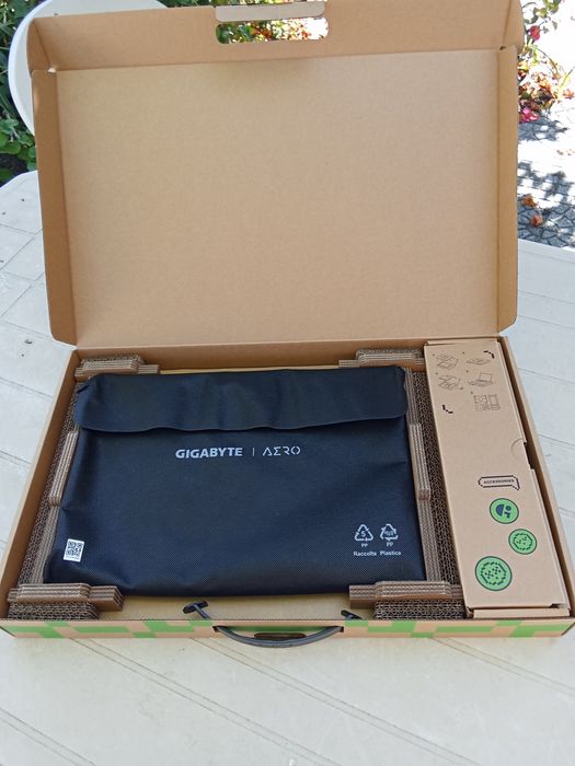 Portátil Gaming Gigabyte Aero X16 - Ryzen Al 7 350 - RTX 5060