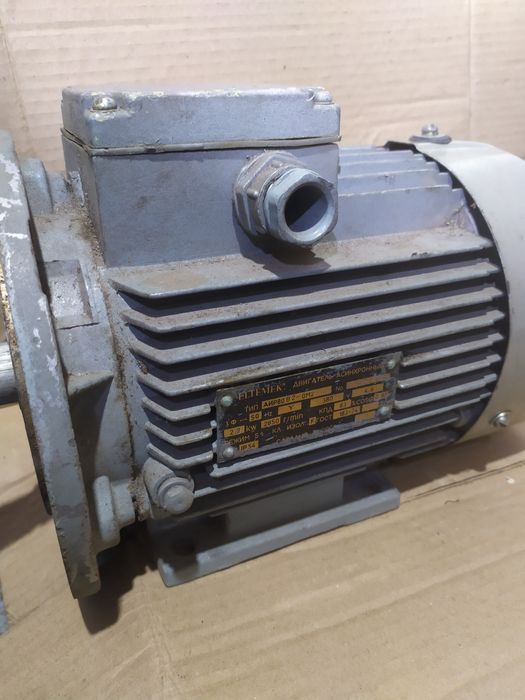Електродвигун  2,2кВт, 3000 обертів.