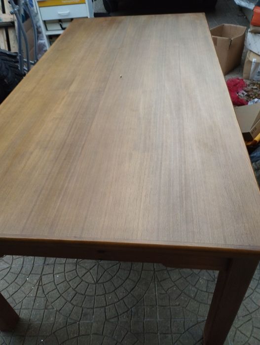 Mesa de jantar em pinho mel