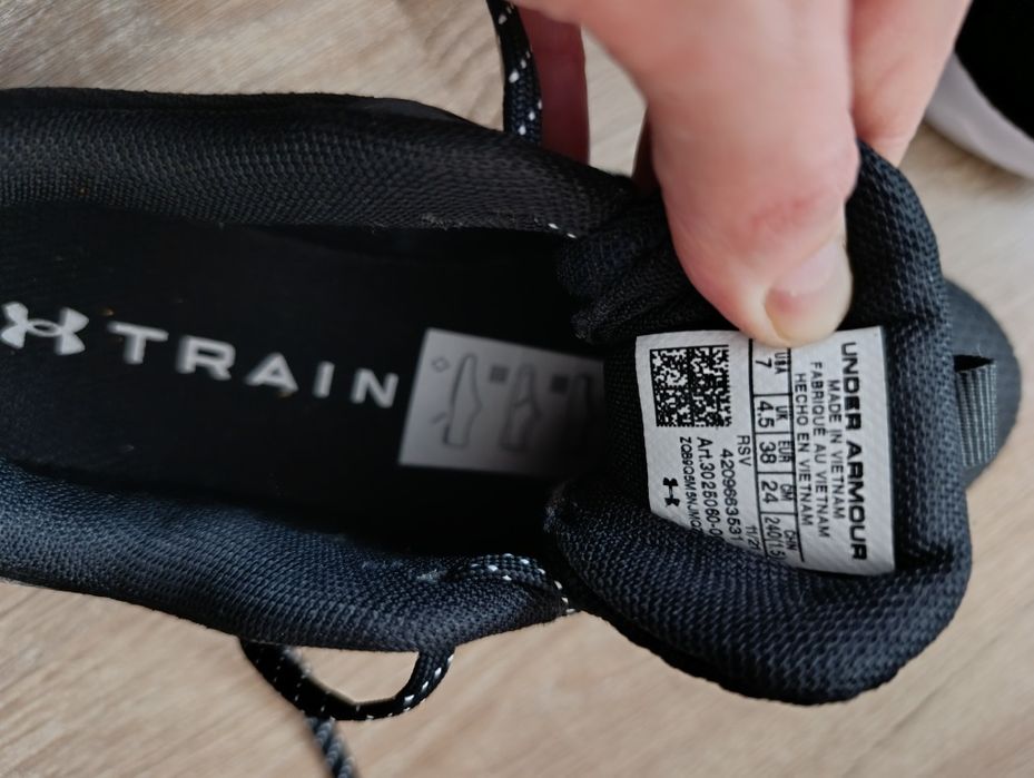 Damskie sportowe do biegania 38 Under Armour