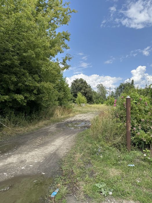 Фасад чудова земельна ділянка комерційного призначення