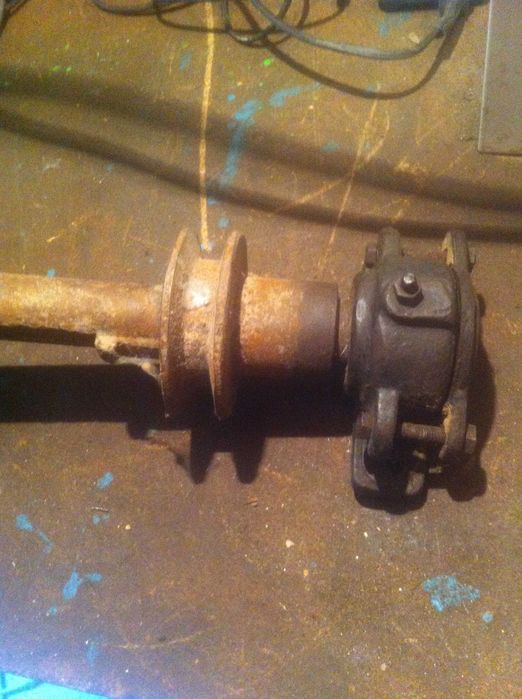 Валы в корпусе с подшипниками